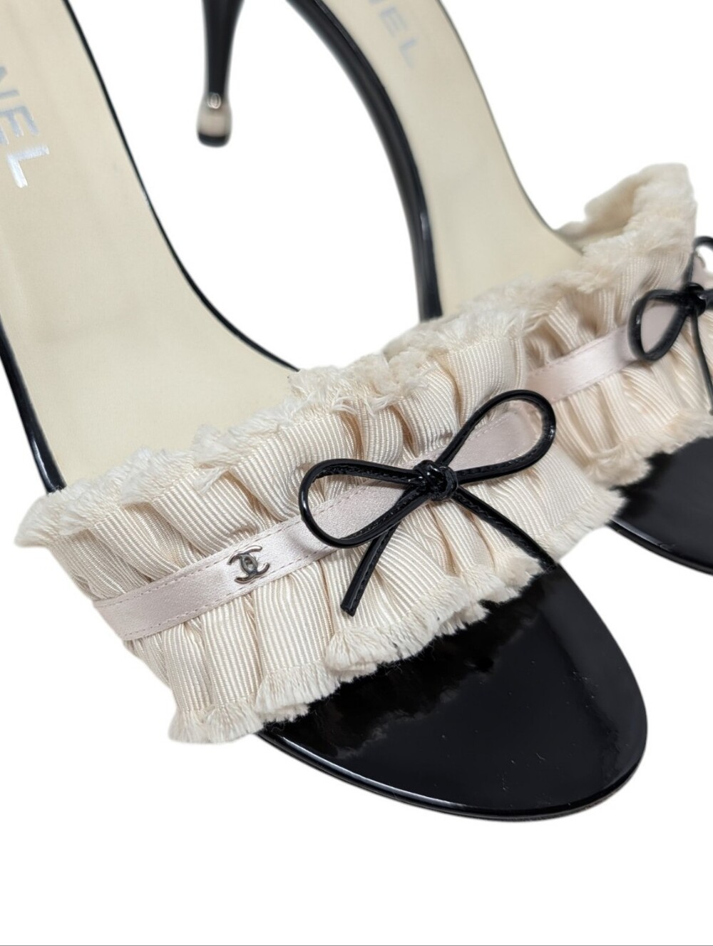 Chanel Ruffled Bow Interlocking CC Patent Black Ivory Mule Dress Up Sandal EU 40 - Picture 4 of 16